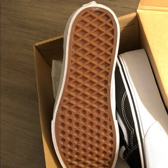 Vans Women’s Old School Black and White - Picture 8 of 8